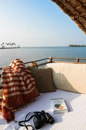 Oda (3 Bedroom Houseboat)