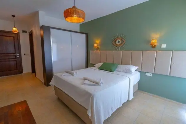 Çift Kişilik, Havuz ve Bahçe Manzaralı, Balkonlu