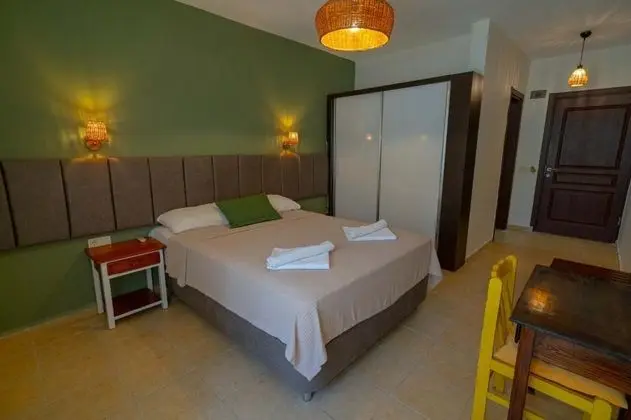 Çift Kişilik, Havuz ve Bahçe Manzaralı, Balkonlu