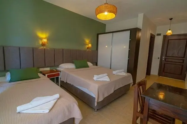 Triple, Havuz ve Bahçe Manzaralı, Balkonlu