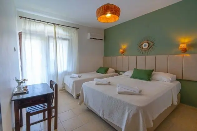 Triple, Havuz ve Bahçe Manzaralı, Balkonlu