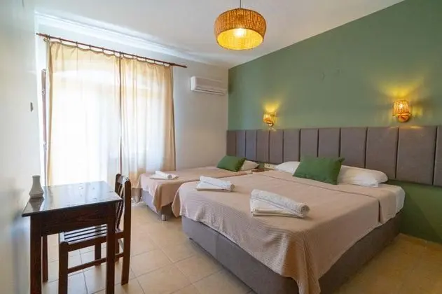 Triple, Havuz ve Bahçe Manzaralı, Balkonlu