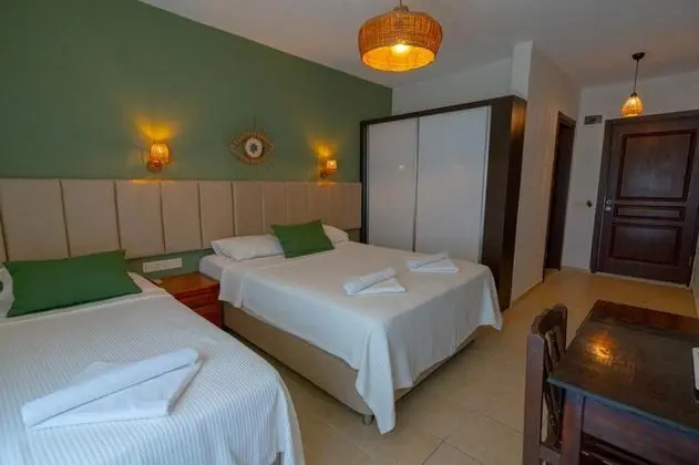 Triple, Havuz ve Bahçe Manzaralı, Balkonlu