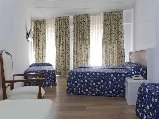 Family İki Ayrı Yataklı Oda (With Extra Bed)