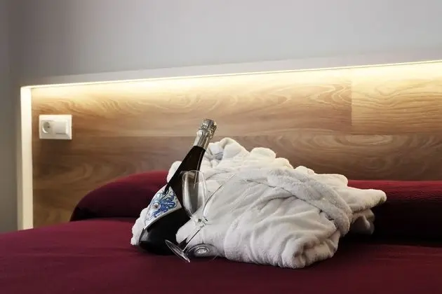 Tek Büyük veya İki Ayrı Yataklı Oda, Nehir Manzaralı