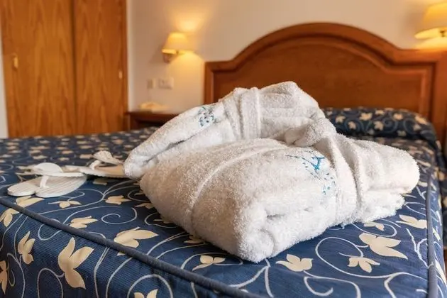 Tek Büyük veya İki Ayrı Yataklı Oda, Nehir Manzaralı