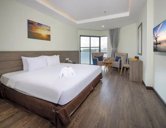 Deluxe Tek Büyük veya İki Ayrı Yataklı Oda, Balkon, Deniz Manzaralı