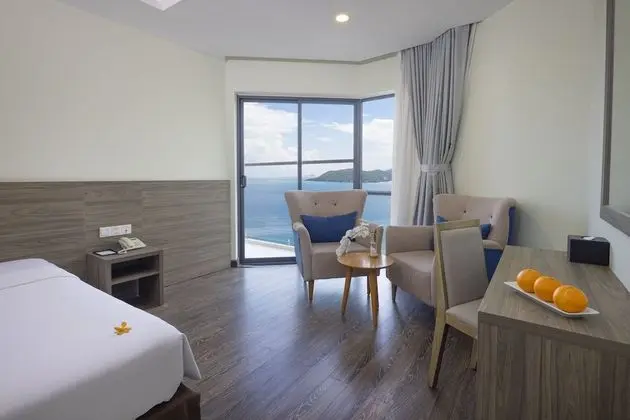 Deluxe Tek Büyük veya İki Ayrı Yataklı Oda, Balkon, Deniz Manzaralı