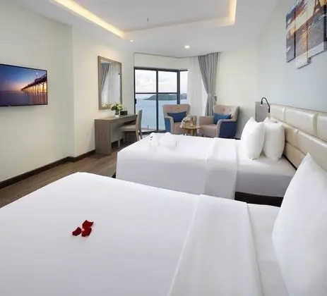 Deluxe Tek Büyük veya İki Ayrı Yataklı Oda, Balkon, Deniz Manzaralı