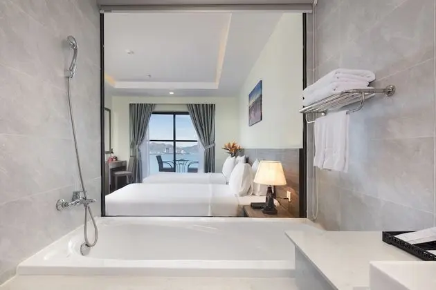 Premier Tek Büyük veya İki Ayrı Yataklı Oda, Balkon, Deniz Manzaralı