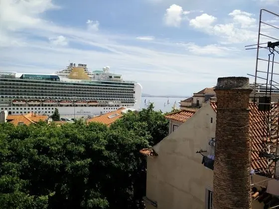 Stüdyo, Nehir Manzaralı