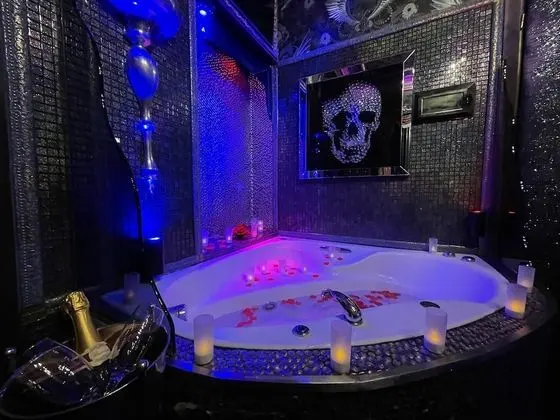 Luxury Tek Büyük Yataklı Oda