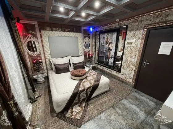 Premium Tek Büyük Yataklı Oda