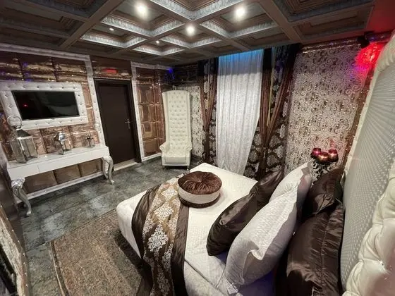 Premium Tek Büyük Yataklı Oda