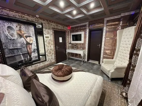 Premium Tek Büyük Yataklı Oda