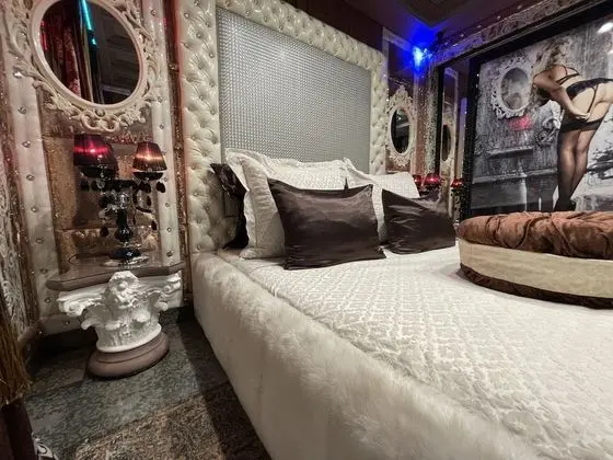 Premium Tek Büyük Yataklı Oda