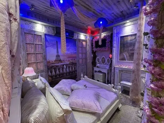 Romantic Tek Büyük Yataklı Oda