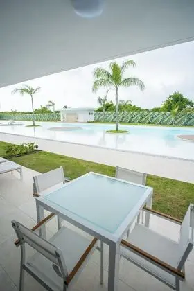 Exclusive Apart Daire, 2 Yatak Odası, Balkon, Havuz Manzaralı