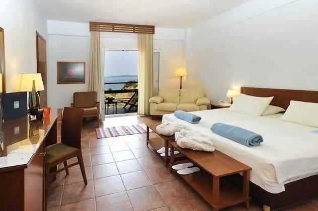 1 Çift Kişilik Veya 2 Tek Kişilik Yatak Superior Sea View