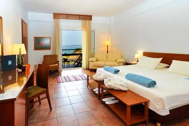 1 Çift Kişilik Veya 2 Tek Kişilik Yatak Superior Sea View