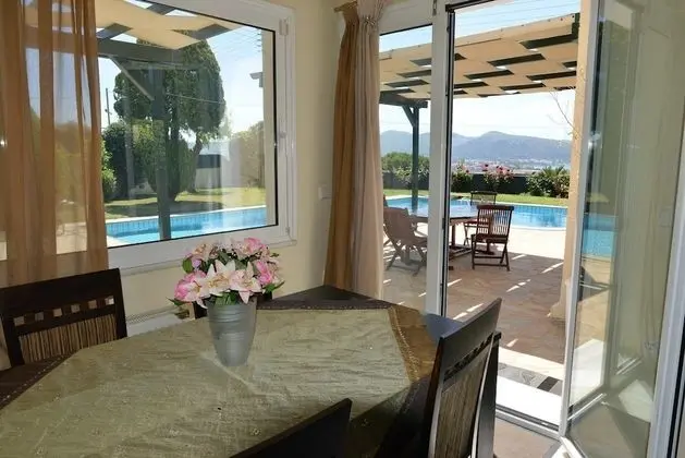 Villa, 4 Yatak Odası, Kişiye Özel Havuzlu