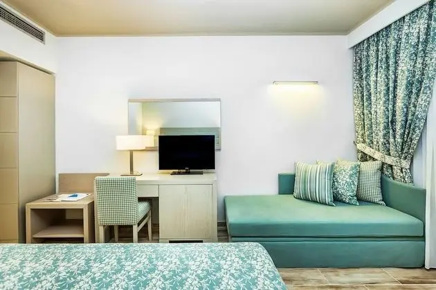 Tek Büyük Yataklı Oda (Partial Mountain View)