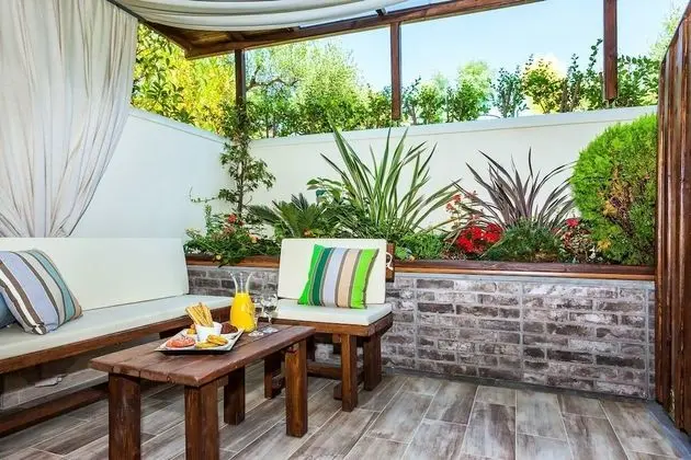 Tek Büyük Yataklı Oda (Partial Mountain View)