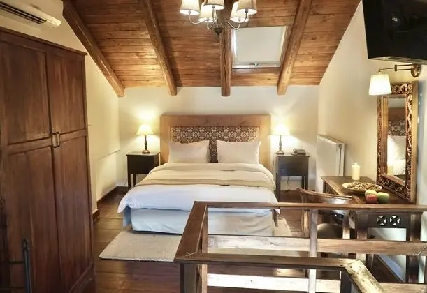 Üç Kişilik Oda, Şömine (Maisonette with Attic)