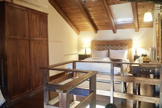 Üç Kişilik Oda, Şömine (Maisonette with Attic)