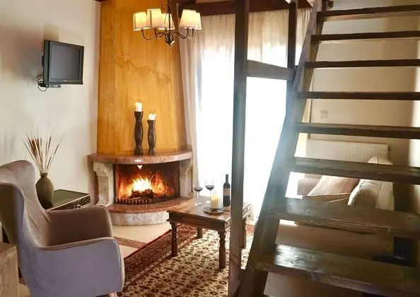 Üç Kişilik Oda, Şömine (Maisonette with Attic)