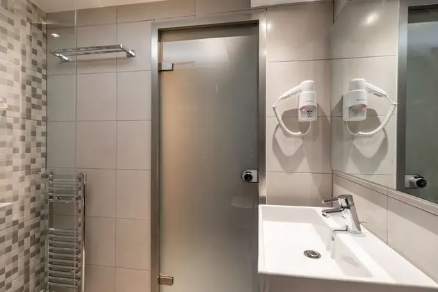 Superior Tek Büyük veya İki Ayrı Yataklı Oda