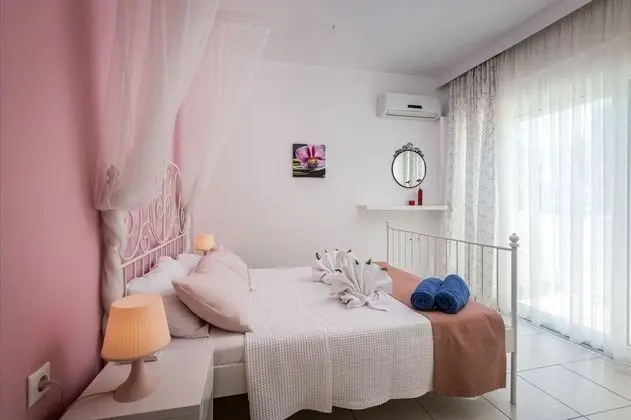 Villa, 5 Yatak Odası, Şömine