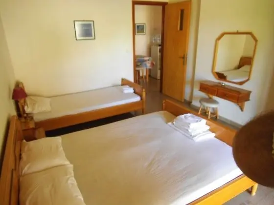 Apart Daire, 2 Yatak Odası, Balkon, Bahçe Manzaralı