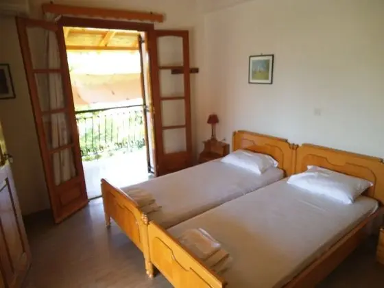 Apart Daire, 2 Yatak Odası, Balkon, Bahçe Manzaralı