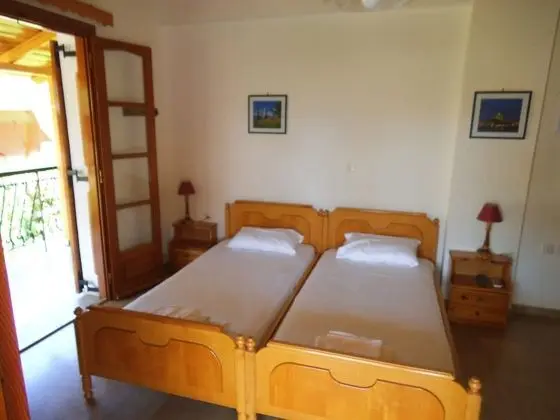 Apart Daire, 2 Yatak Odası, Balkon, Bahçe Manzaralı