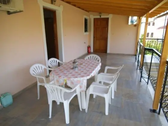 Apart Daire, 2 Yatak Odası, Balkon, Bahçe Manzaralı