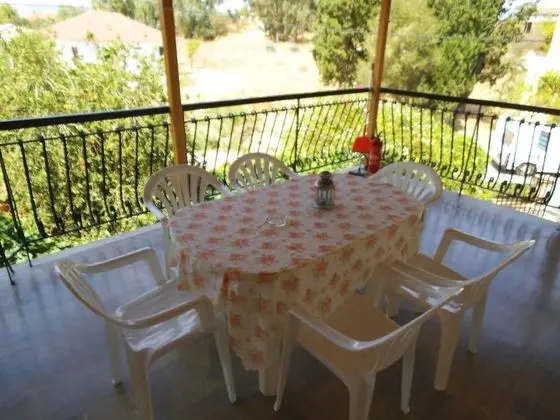 Apart Daire, 2 Yatak Odası, Balkon, Bahçe Manzaralı