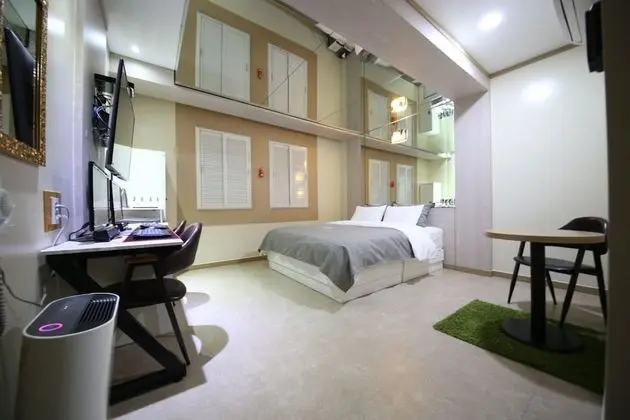 Oda (Mirror / Breakfast for 2)