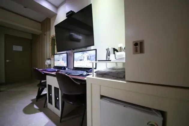 Oda (Mirror / Breakfast for 2)