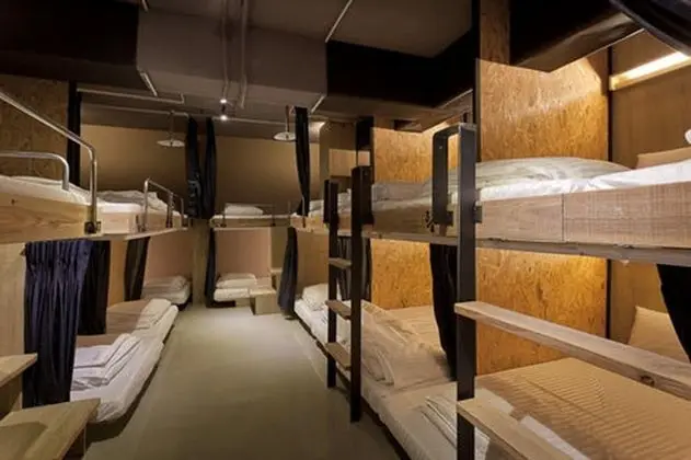Ortak Ranzalı Oda, Karma Ranzalı Oda, Ortak Banyo (Double Bed)