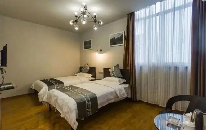 Üç Kişilik Oda, Sigara İçilmez