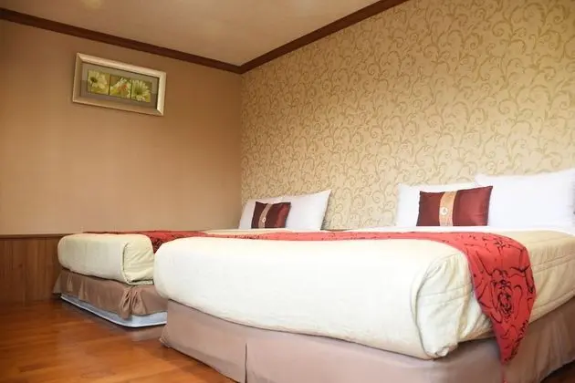 Deluxe Dört Kişilik Oda
