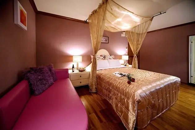 Design Tek Büyük Yataklı Oda
