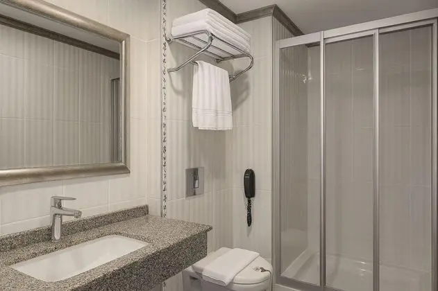 Triple, Şehir Manzaralı