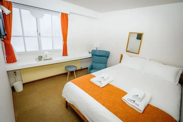 Western Queen Room