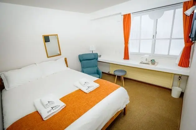 Western Queen Room