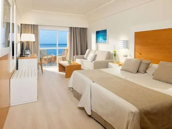 Premium Tek Büyük Yataklı Oda, Okyanus Manzaralı (2 adults and 1 child)