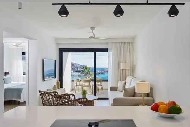 Apart Daire, 2 Yatak Odası, Balkon, Denize Sıfır