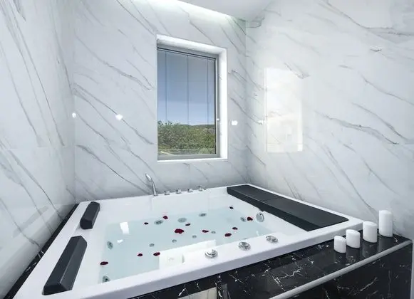 Deluxe Süit, Sigara İçilmez, Havuz Manzaralı