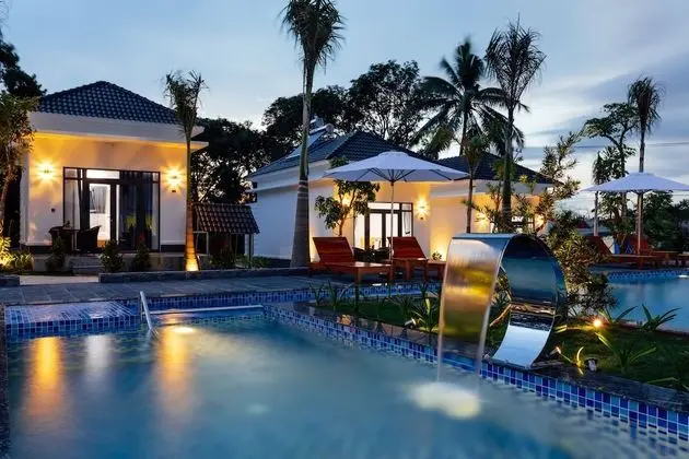 Bungalov, Havuz Manzaralı